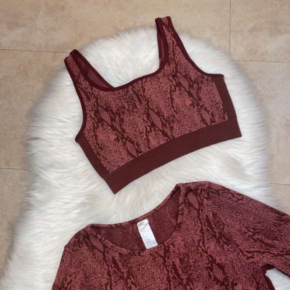 Fabletics Kamilia Seamless Sports Bra and Crop Top Set - Picture 5 of 10